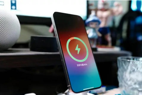 三原苹果15换屏服务分享用什么充电器给iPhone15充电更好 